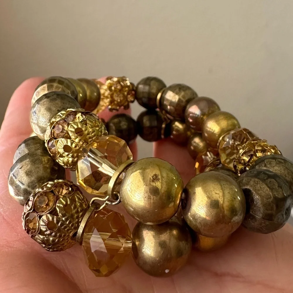 Beaded bracelet in bronze and glass beads